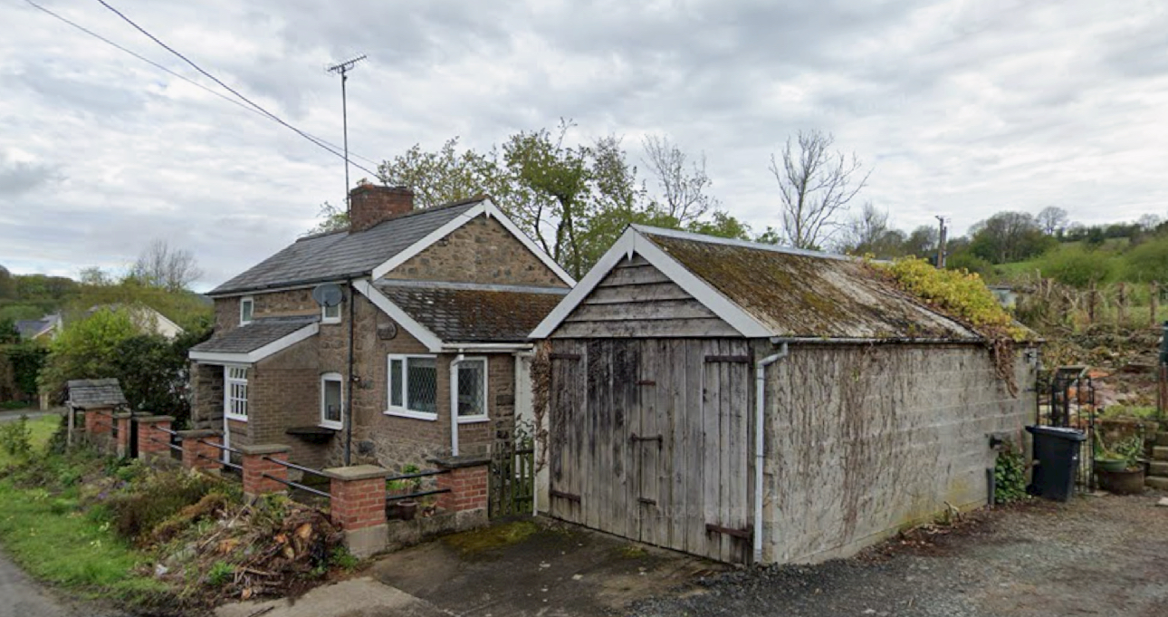 The cottage and old extension before work began