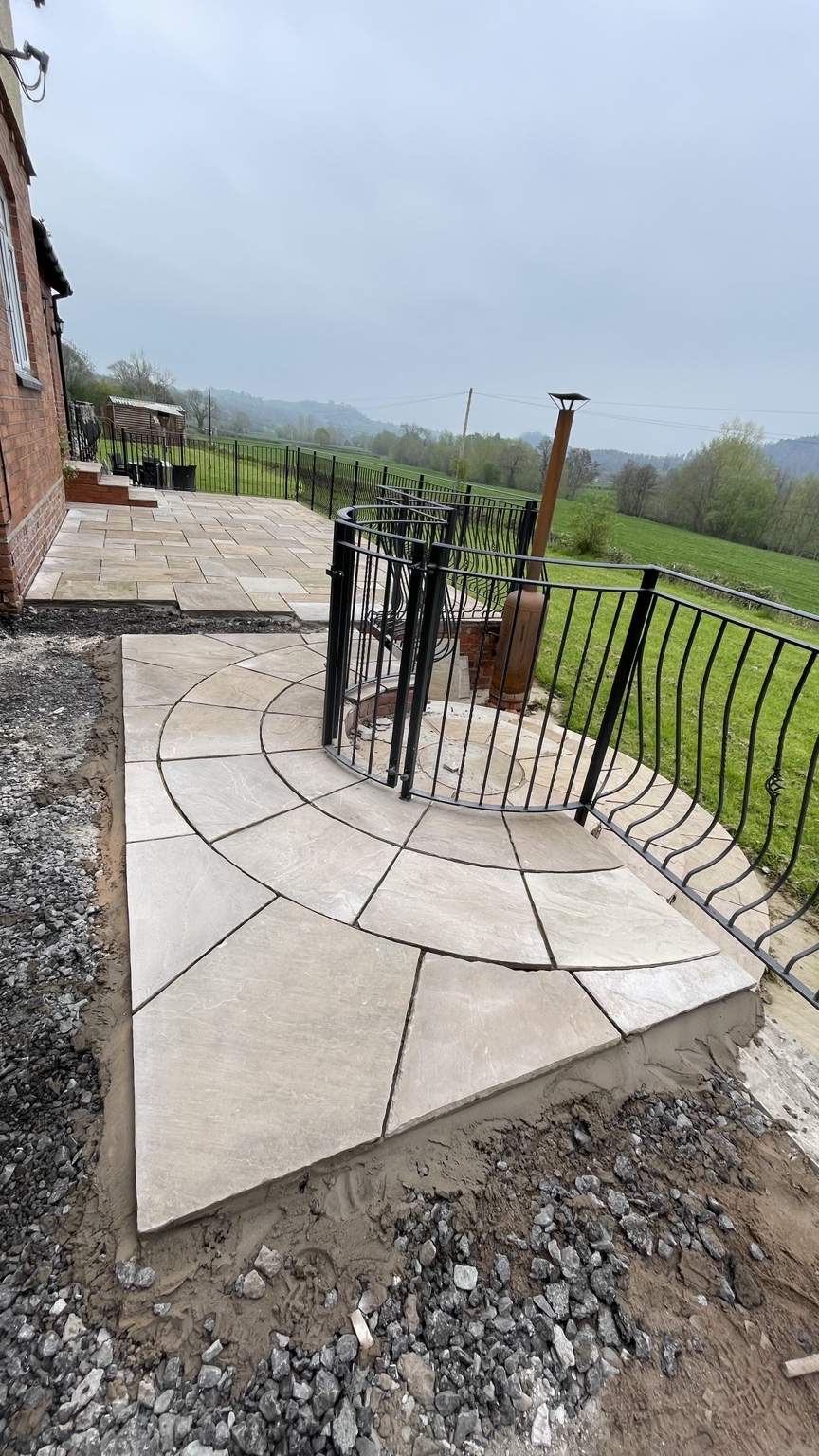 Curved Indian sandstone detail around patio railings