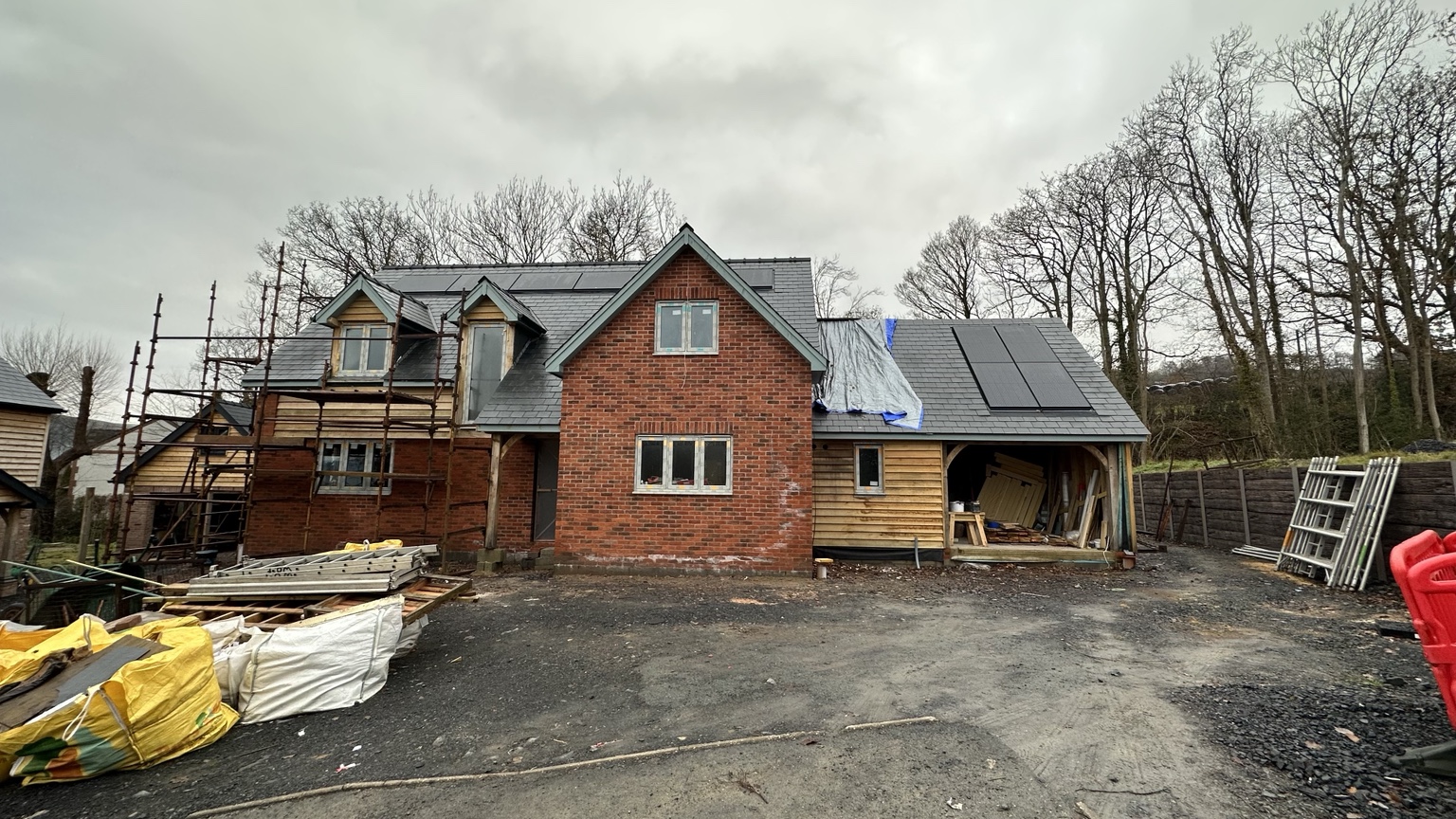 Oak frame dwelling during construction